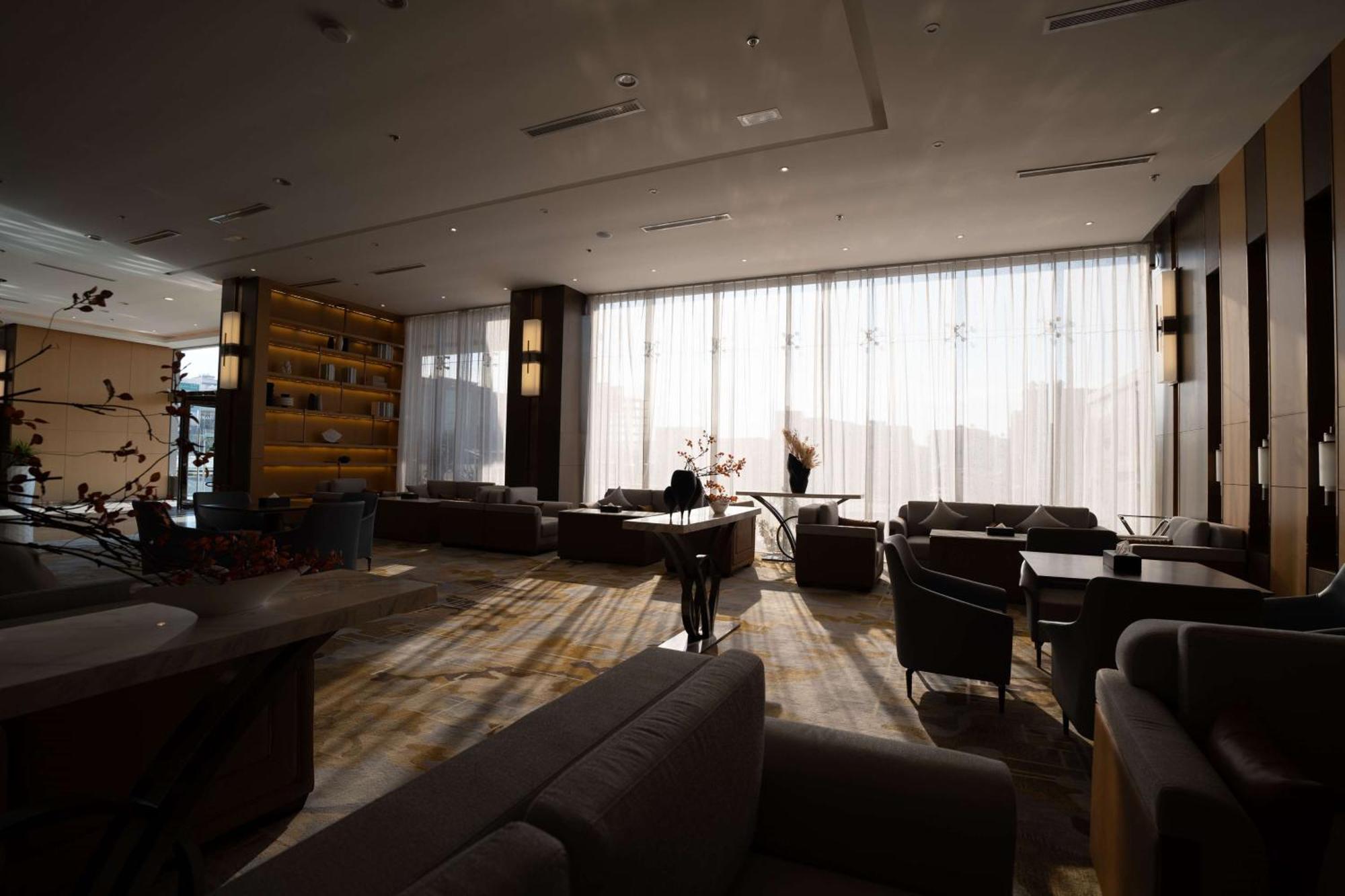 Western Danat Almansak Hotel