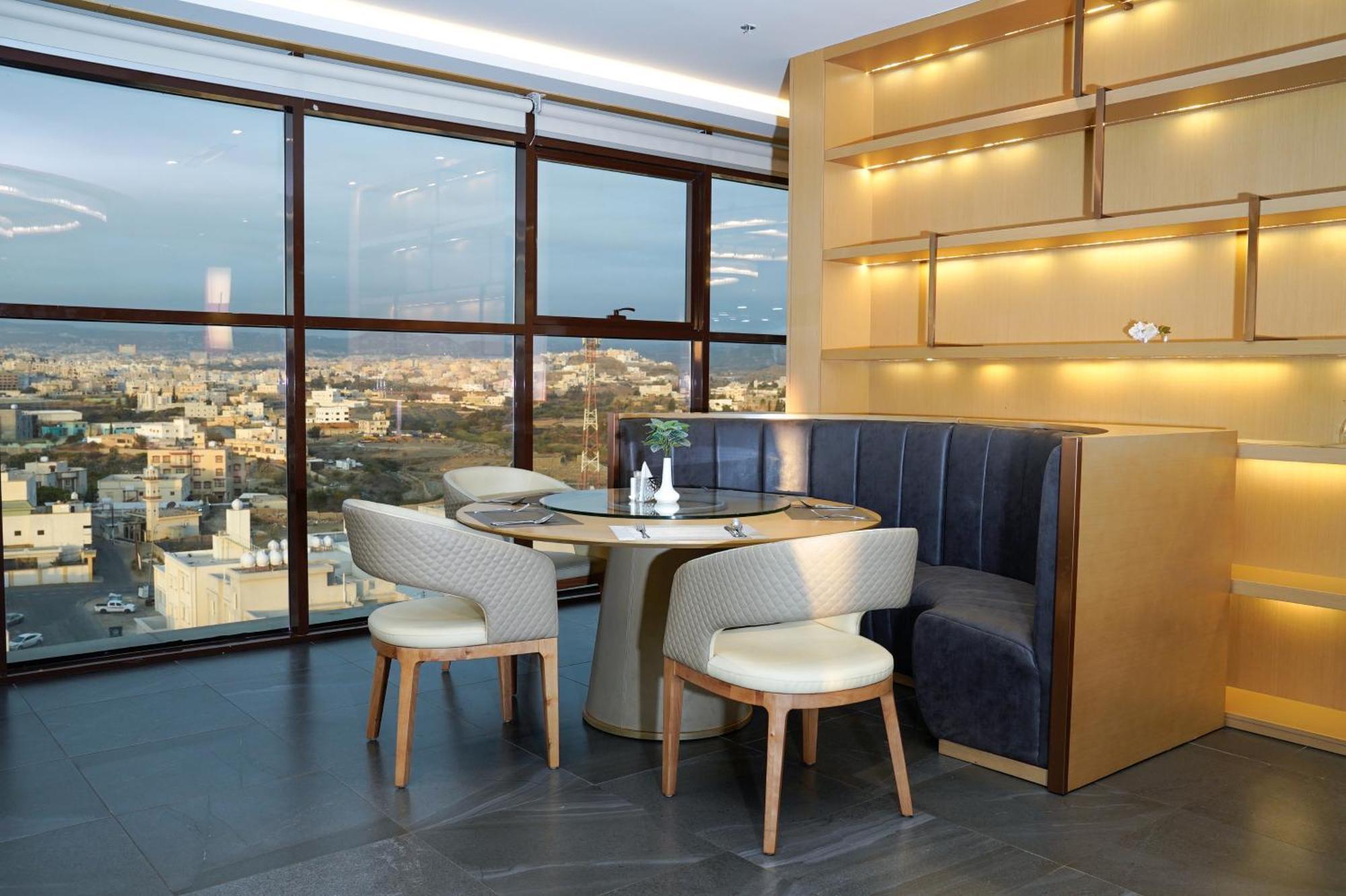 Western Danat Almansak Hotel 4*